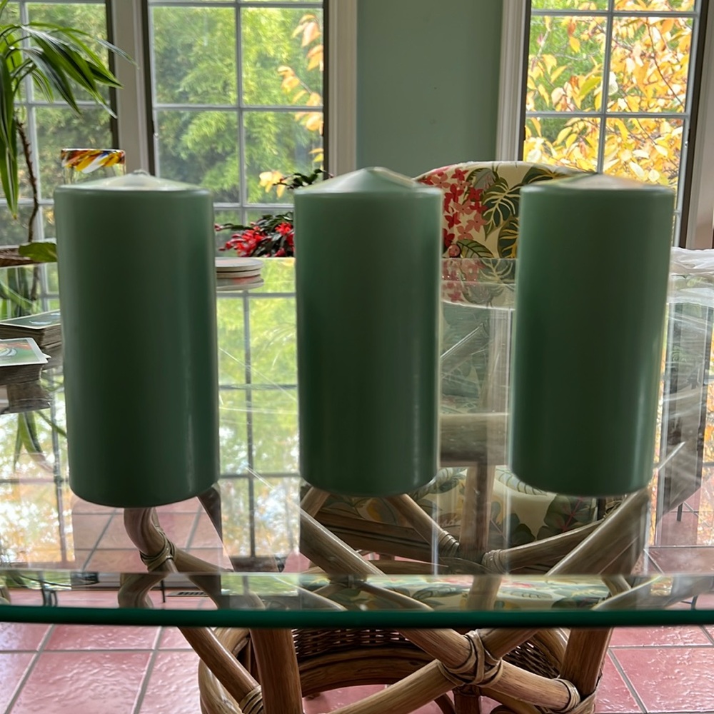 Set of 3 Yummi Pillar candles 3x6 sage green